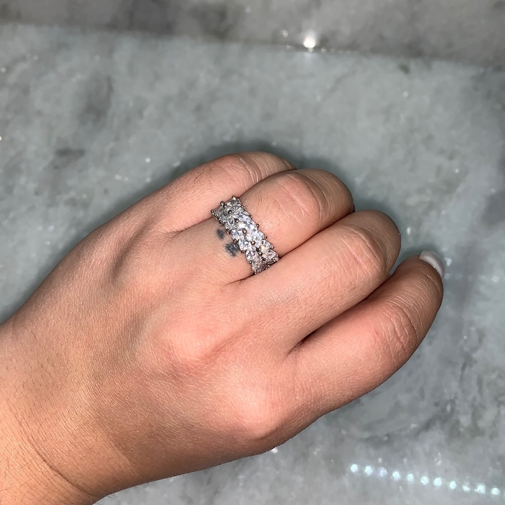 Rings ! Shiny and unique design Solitaire Rings Size 7!